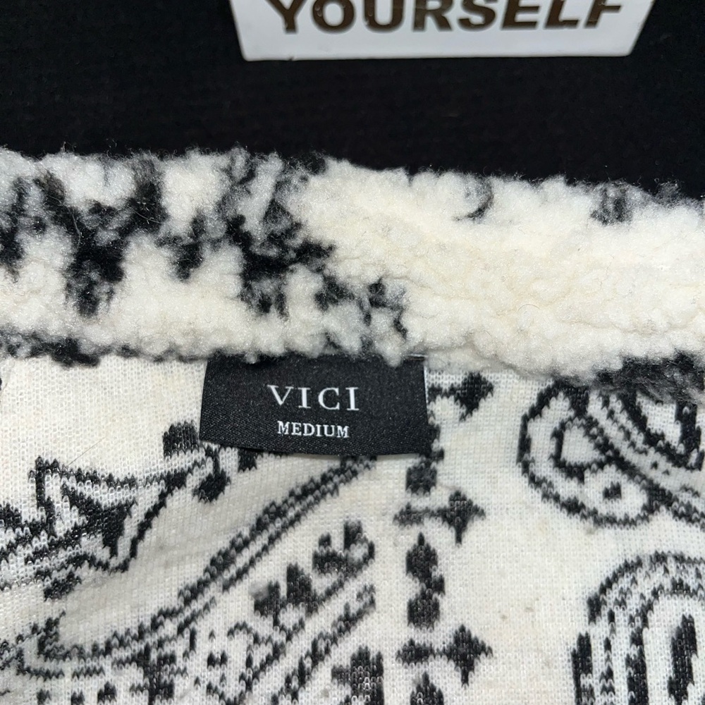 VICI Black & White Plush Sweater half zipper - Picture 7 of 14